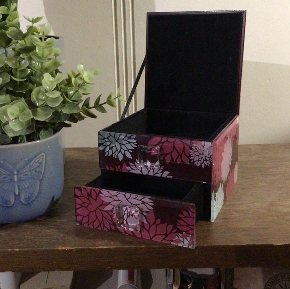 ❤ Free Add-On: Acrylic Floral Jewellry Box - Picture 1 of 3